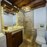 Villa Rustic With Indoor Pool *