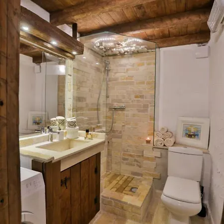 فيلة Rustic With Indoor Pool