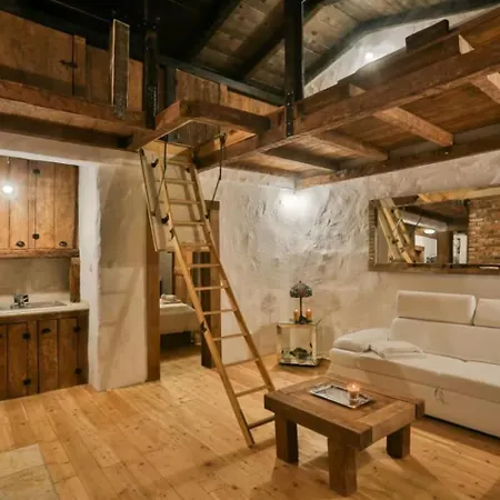 Rustic With Indoor Pool וילה