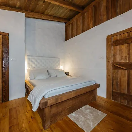 فيلة Rustic With Indoor Pool *