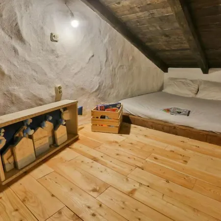 فيلة Rustic With Indoor Pool Radosic (Lecevica)