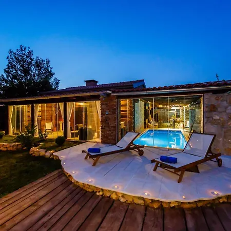 Rustic With Indoor Pool *