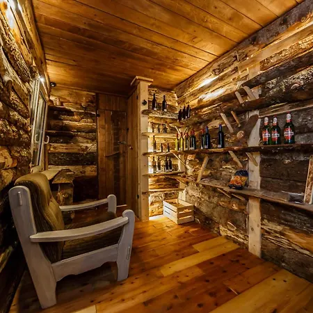 فيلة Rustic With Indoor Pool Radosic (Lecevica)