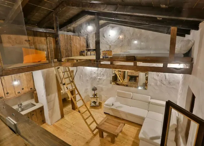 ヴィラ Rustic With Indoor Pool *