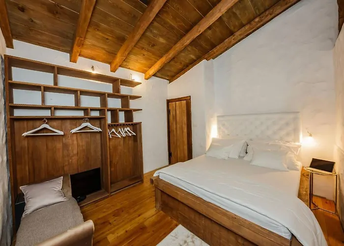 ヴィラ Rustic With Indoor Pool *