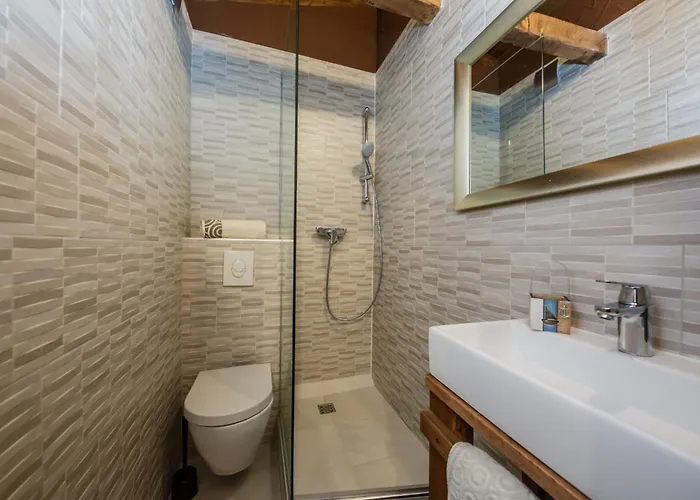 Rustic With Indoor Pool ヴィラ Radošić