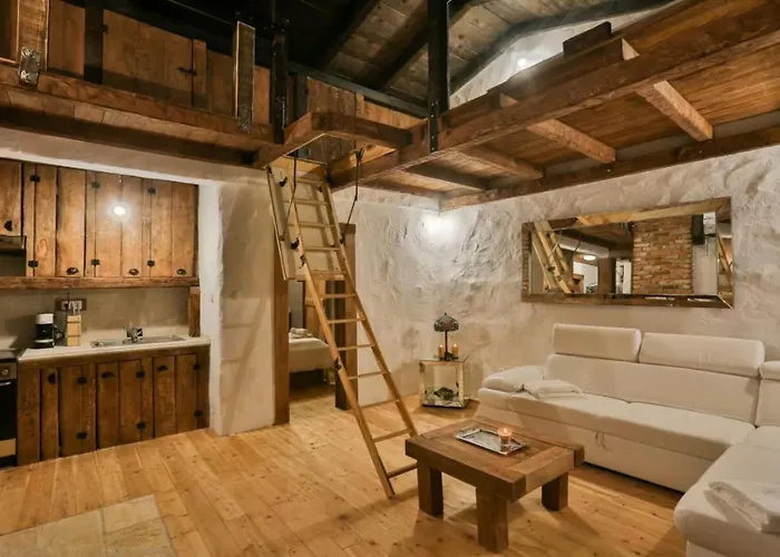Rustic With Indoor Pool ヴィラ
