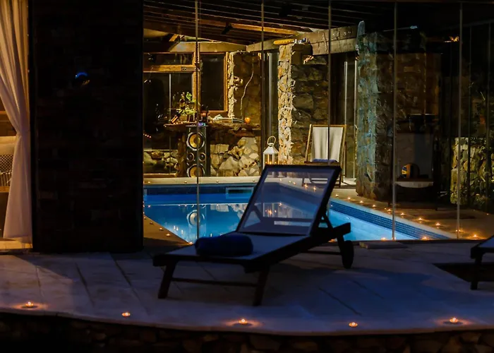 ヴィラ Rustic With Indoor Pool Radošić