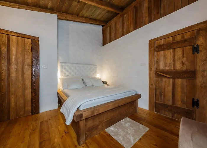 ヴィラ Rustic With Indoor Pool *