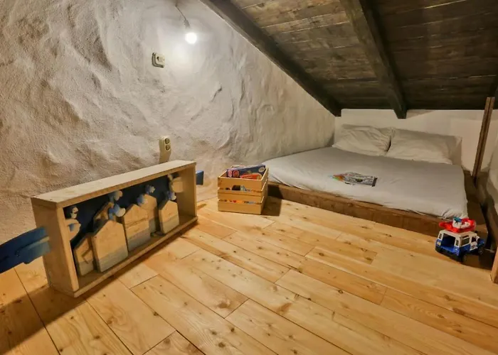 ヴィラ Rustic With Indoor Pool Radošić
