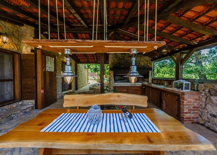 Rustic With Indoor Pool ヴィラ
